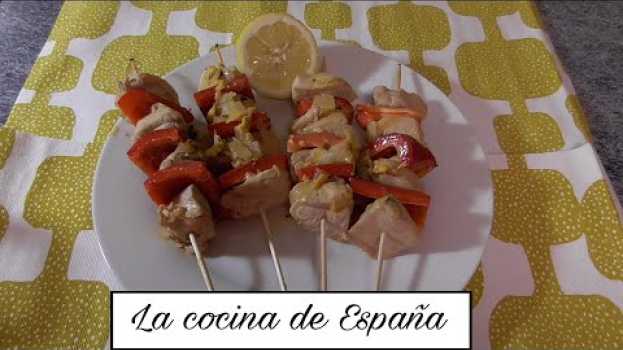 Video BROCHETAS DE POLLO CON SALSA DE LIMÓN em português