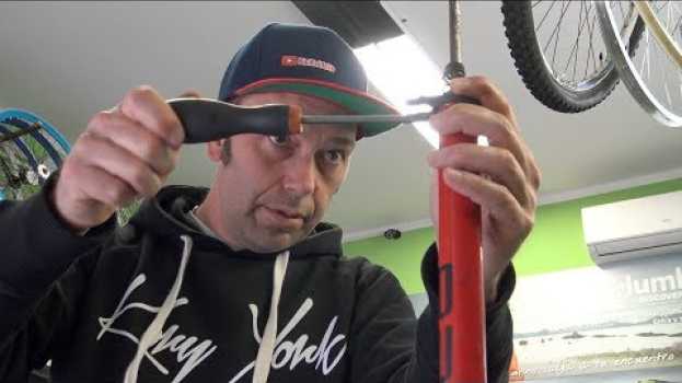 Video COME RIPARARE UNA POMPA DA OFFICINA DELLA BICI   türkçe