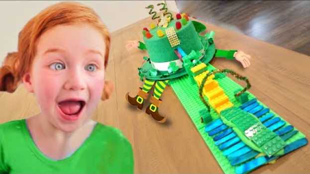 Video ADLEY CAUGHT a LEPRECHAUN!!  our family makes a GOLD TRAP for St Patrick’s Day Morning Routine! en español