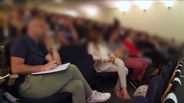 Video Ils veulent quitter la sécu ! su italiano