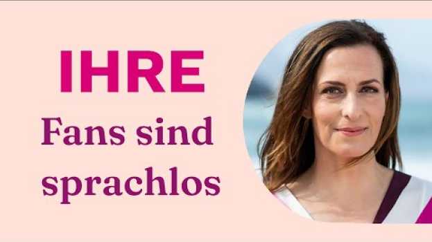 Video GZSZ-Star Ulrike Frank zeigt Mega-Dekolleté bis zum Bauchnabel en español