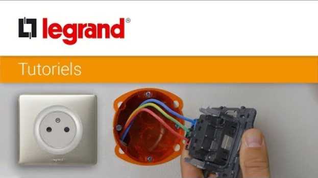 Видео Comment installer une prise de courant Céliane™ Surface Legrand ? на русском