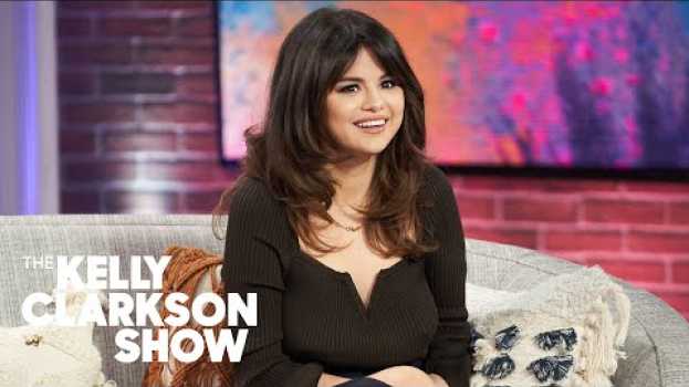 Video Selena Gomez Likes To Pretend She's On 'Shark Tank' en français