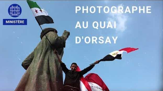Video Frédéric De La Mure : Un photographe au Quai d'Orsay in English