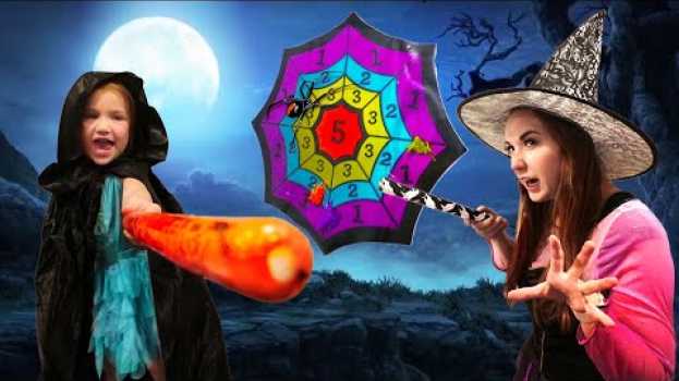 Video WATCH OUT FOR WITCH MOM!! Who will be the ultimate Halloween Game Master (new games with dad) en español