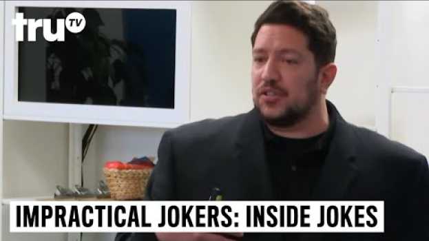 Video Impractical Jokers: Inside Jokes - Sal's Presentation Is Stuck in a Time Loop | truTV em português