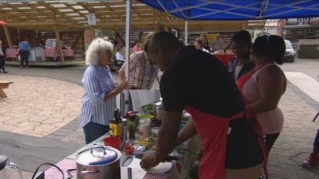 Video Le marché comme lieu d’échange avec les réfugiés su italiano