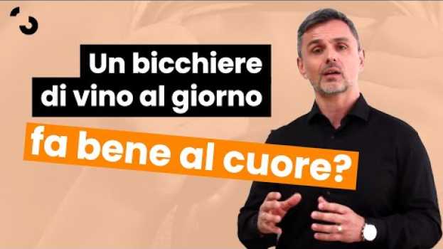 Видео Un bicchiere di vino rosso al giorno fa bene al cuore? | Filippo Ongaro на русском