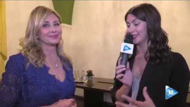 Video Marina Di Guardo presenta il suo thriller "La memoria dei corpi"   türkçe