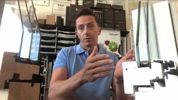 Video Differenze tra vetro triplo e doppio per infissi in pvc alluminio e legno auf Deutsch
