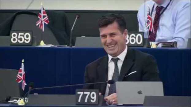 Video "SHE DOESN'T HAVE A DEGREE IN ECONOMICS"-Molly Scott Cato MEP's response to Brexit Party en español