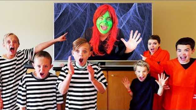 Video The Babysitter is Back! Kids Fun TV Solving Puzzles to Get Out! en español