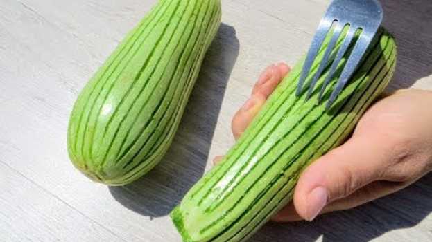 Video Поцарапайте кабачки для этого рецепта вилкой - будет вкуснее! Zucchini with meat em português
