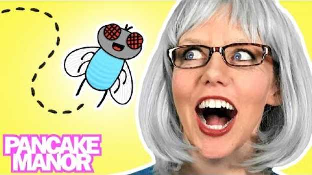 Видео OLD LADY WHO SWALLOWED A FLY ♫| Nursery Rhyme for Kids | Pancake Manor на русском