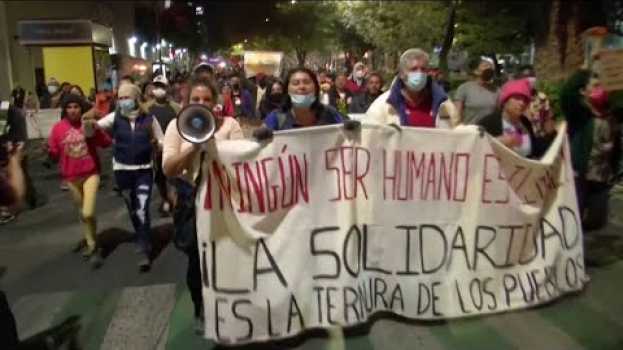 Video Manifestantes exigen que el Gobierno de México deje de criminalizar la migración a EE.UU. in English