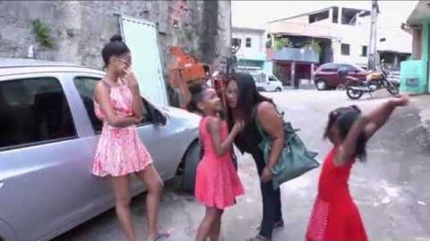 Video Mercado de trabalho: mulheres assumem chefia das famílias, mas ainda ganham menos do que os homens po polsku